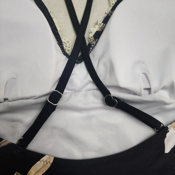 Cupshe size LX onepice lace v nick adjustable straps cross back beach vacation - Picture 6 of 8